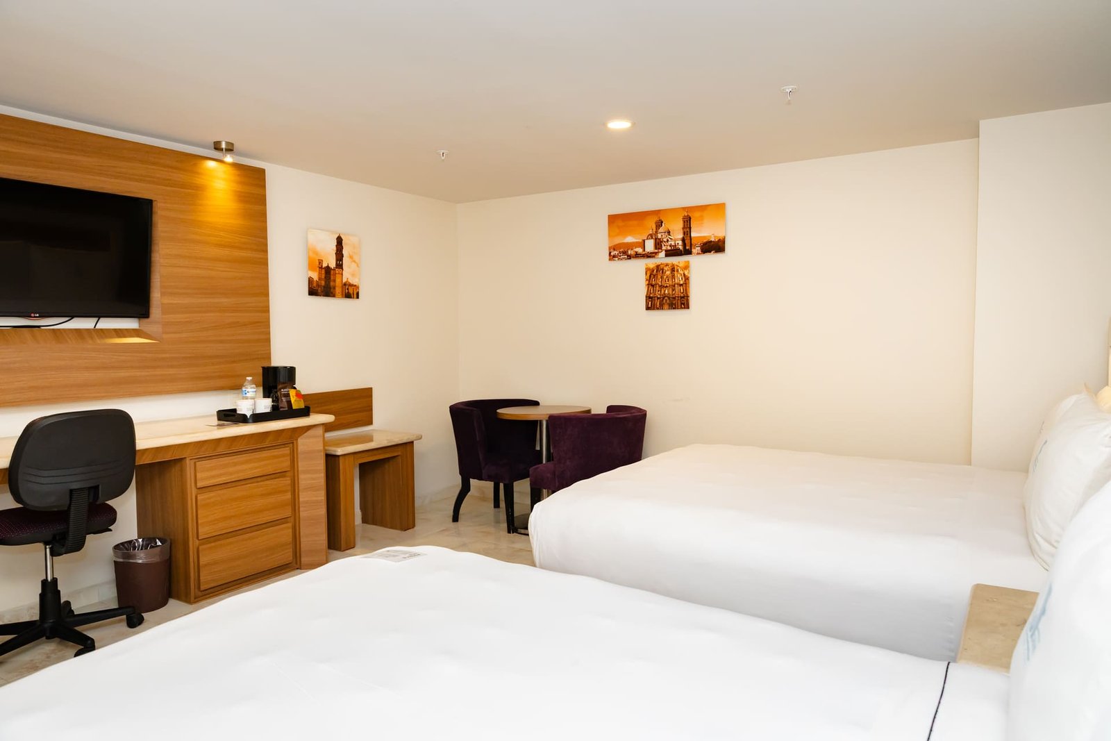 Habitación Encanto Esencial en Hotel JF Grand Puebla, diseño íntimo y confortable