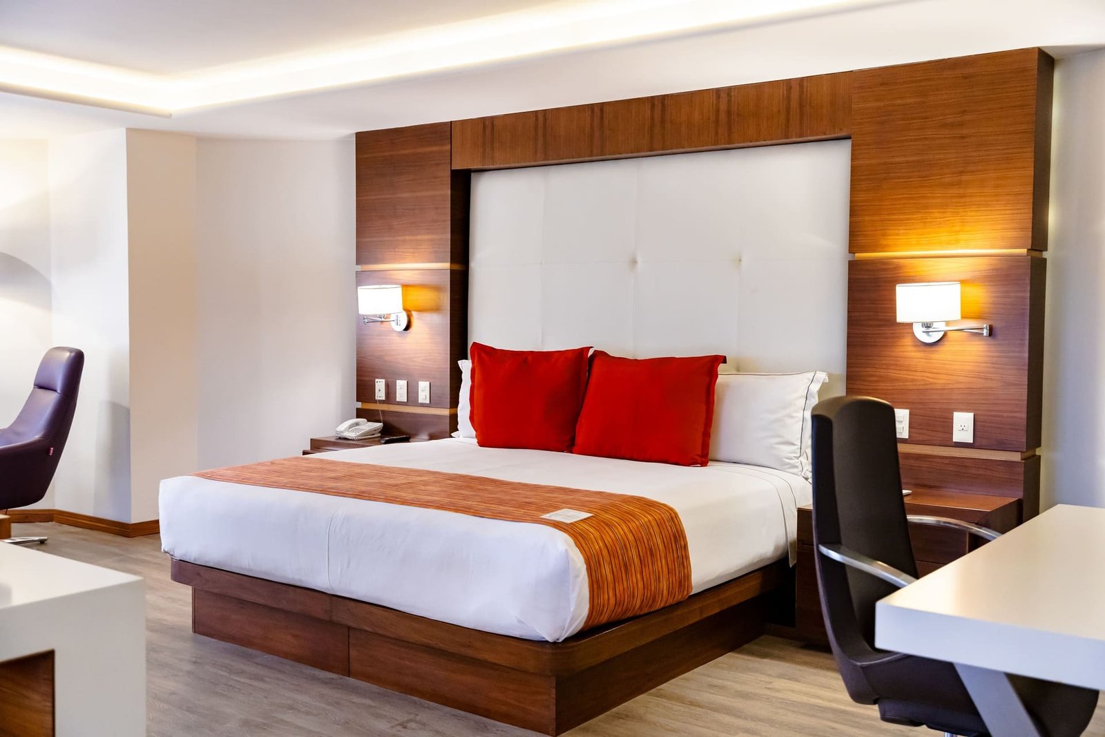 Cama king en Habitación Grand Imperial, Hotel JF Grand Puebla